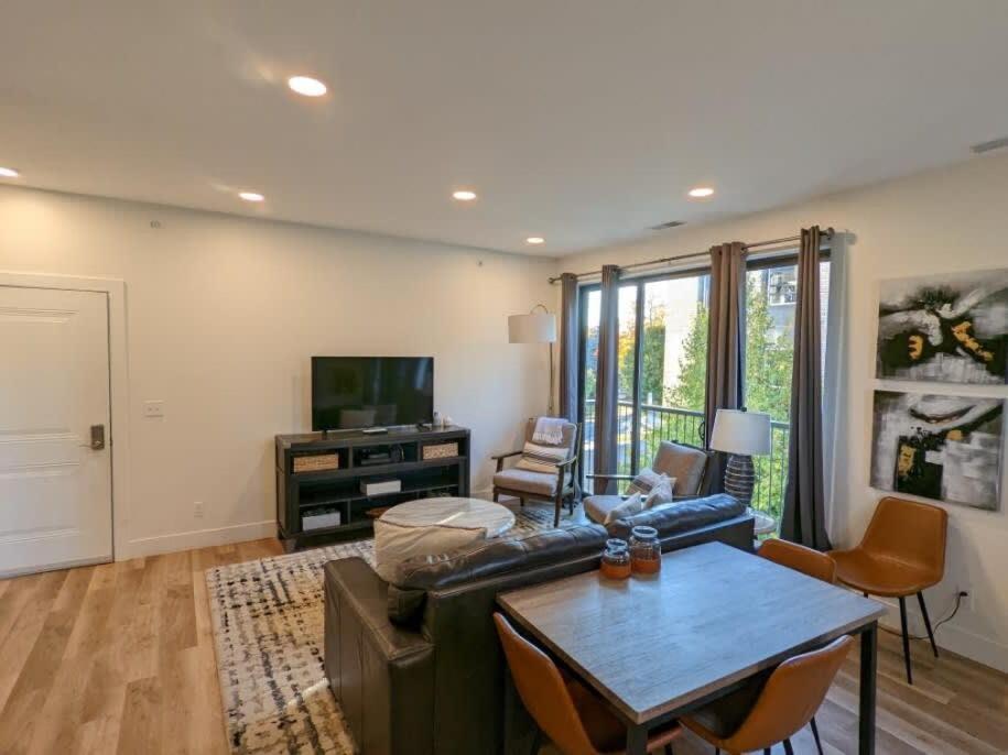 Location Location - Capri Condo 212 Traverse City Ngoại thất bức ảnh