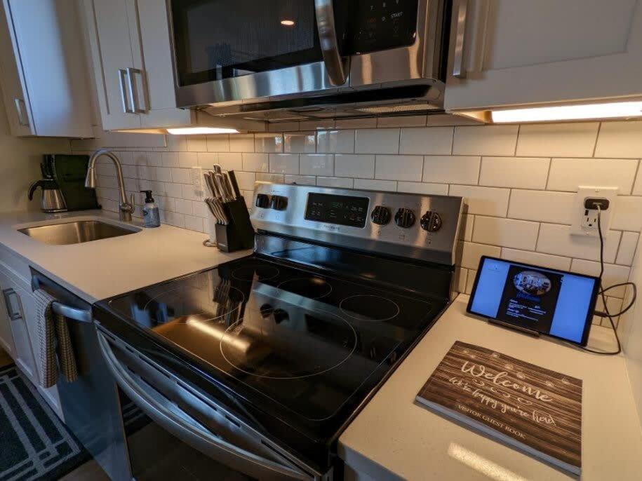 Location Location - Capri Condo 212 Traverse City Ngoại thất bức ảnh